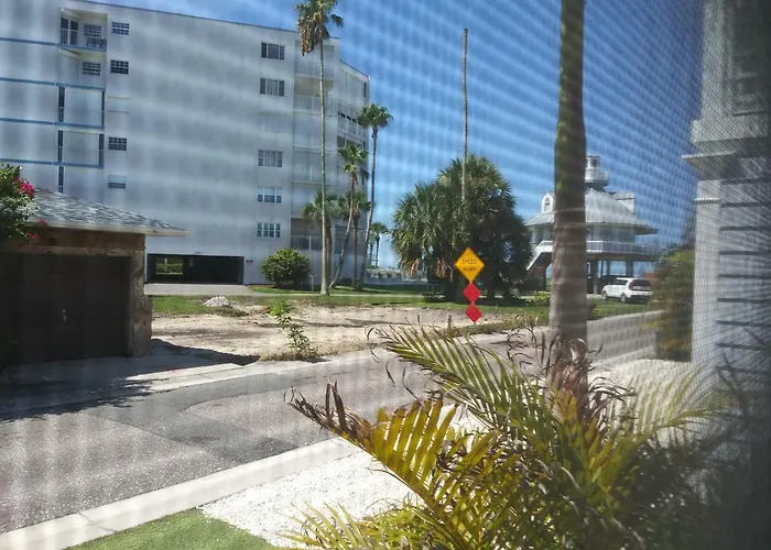 Surfside Cabanas/siesta