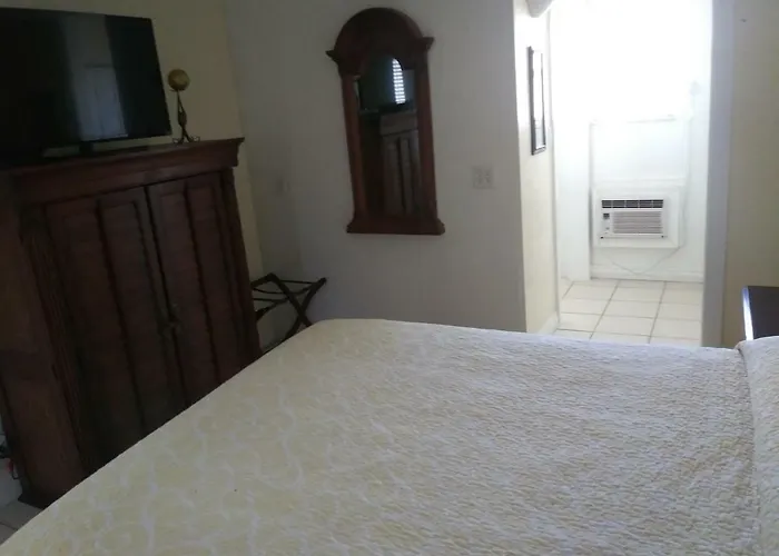 Surfside Cabanas/siesta Motel