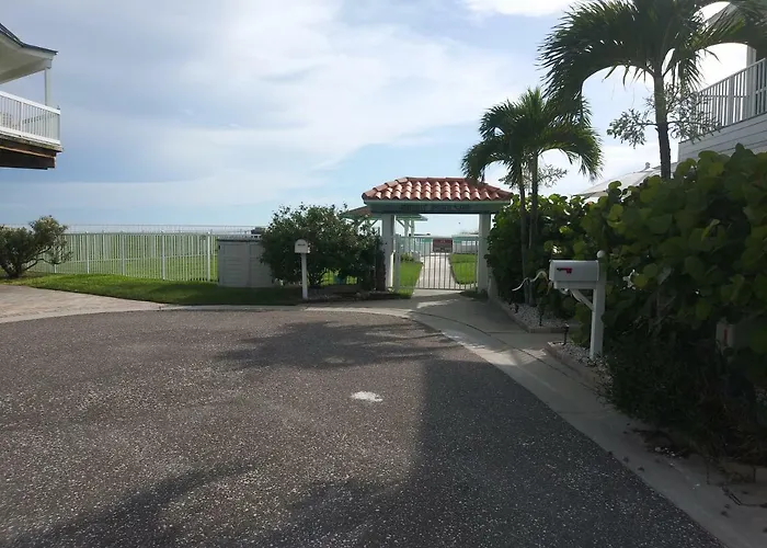 Surfside Cabanas/siesta
